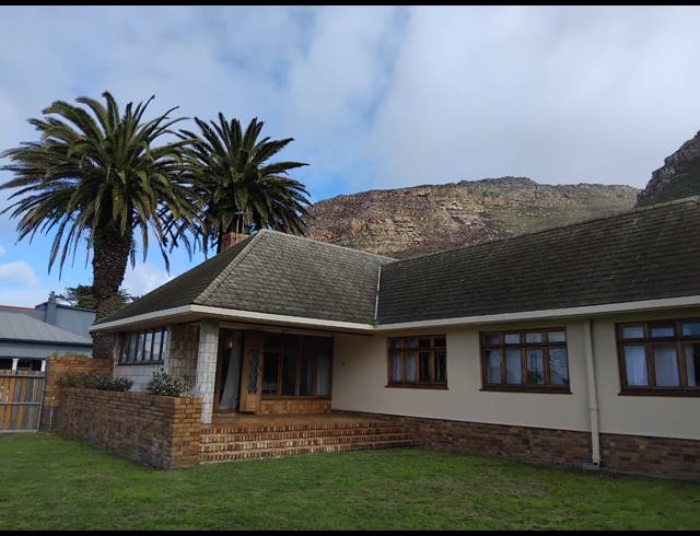 200M² OFFICE FOR SALE IN MUIZENBERG